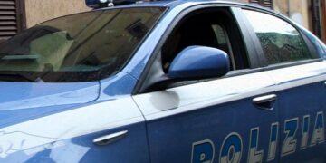 Tenta di accoltellare la moglie, arrestato 44enne crotonese