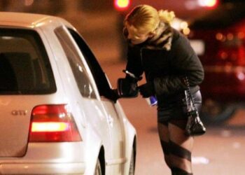 Favoreggiamento e prostituzione, arrestata donna romena