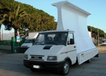 Sequestrata vela pubblicitaria a Rossano