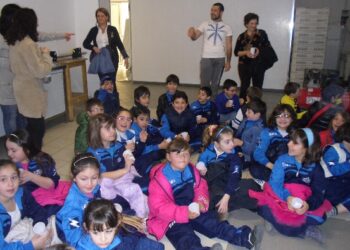 Ciro’ Marina, bambini dell’elementare in visita presso un panificio