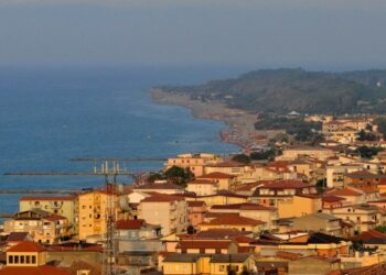 L’emigrazione sta uccidendo l’economia cariatese