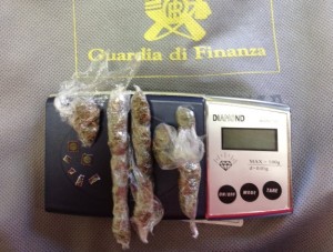 Detenzione e spaccio, in manette giovane lametino