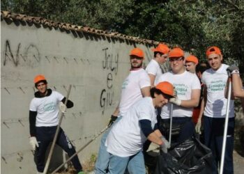 Giornata ecologica, 40 giovani ripuliscono quartiere di Papanice