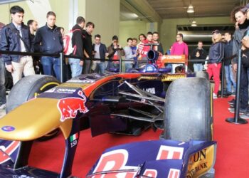 Unical, stage retribuito nella scuderia Toro Rosso