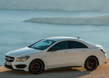 Sfida a tre volumi tra Audi e Mercedes