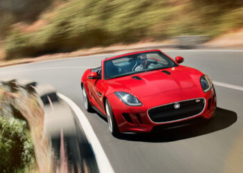 Jaguar F-Type, in prova l’erede dell’auto di Diabolik