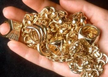 Furto e ricettazione, domestica e 2 complici denunciati