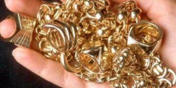 Furto e ricettazione, domestica e 2 complici denunciati