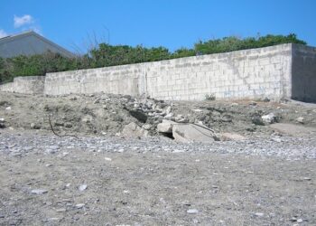 Ecomostro Punta Alice, riemergono i detriti