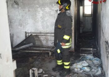 Incendiata a Isola la casa estiva dei familiari dell’ex sindaco Girasole