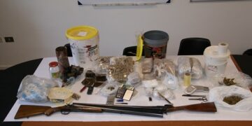Sequestrati 10 Kg di droga e due fucili a Cassano
