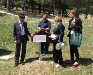 Targa al professore Carmine Mazzei nel Parco Pitagora di Crotone