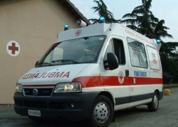 Muore giovane 26enne, probabile suicidio a Isola Capo Rizzuto