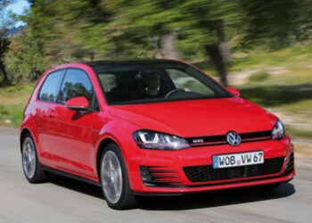 Vw Golf Gti entra in una nuova era: ecco quanto costa e come va