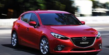 Mazda3, la nuova generazione tenta di nuovo la sfida alla Golf