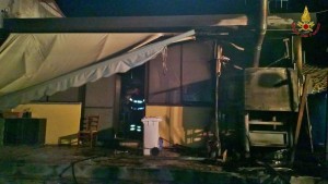 Forno ristorante in fiamme a Squillace Lido