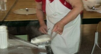 Gli alunni della Primaria di Ciro’ fanno la ”mpanata”