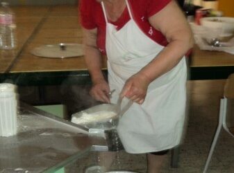 Gli alunni della Primaria di Ciro’ fanno la ”mpanata”