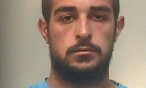 Marijuana nascosta nella biancheria intima