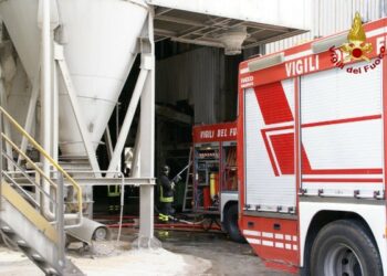 Incendio allo stabilimento Calme Group di Marcellinara
