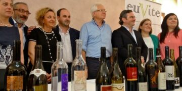 Vino, EuVite porta a Ciro’ Marina il primo educational tour