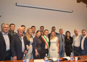 Prima seduta Consiglio Comunale a Isola, Frustaglia nominato presidente