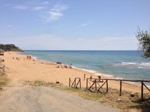 Pulizia straordinaria delle spiagge a Isola Capo Rizzuto