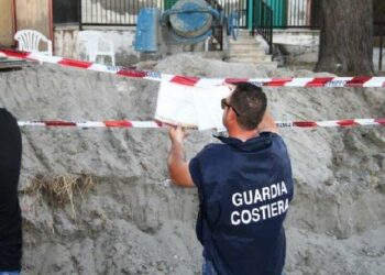 Abusivismo, sequestrata area su arenile a Strongoli