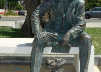 Danneggiata la statua di Enrico Franchi a Rossano