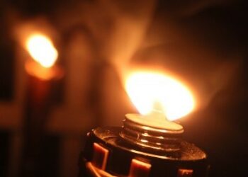 Violenza sulle donne, fiaccolata di denuncia e solidarieta’ a Crotone