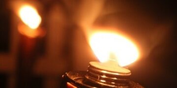 Violenza sulle donne, fiaccolata di denuncia e solidarieta’ a Crotone