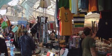 Stop al mercatino quindicinale a Ciro’ Marina, arriva l’ordinanza