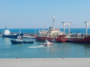 operazione antincendio nel Porto di Crotone