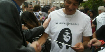 Emanuela Orlandi, a trent’anni dalla scomparsa ricordata a Roma con una fiaccolata