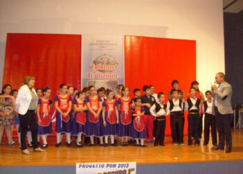 Il gruppo Folkloristico della scuola primaria alla manifestazione conclusiva dei progetti “Arte e Decoro 1” e “Folklore e Tradizioni”