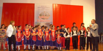 Il gruppo Folkloristico della scuola primaria alla manifestazione conclusiva dei progetti “Arte e Decoro 1” e “Folklore e Tradizioni”