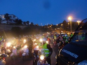 “Giro dei tre mari” in vespa a Crotone (3)