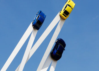 Viaggio a Goodwood tra auto da sogno e macchine volanti