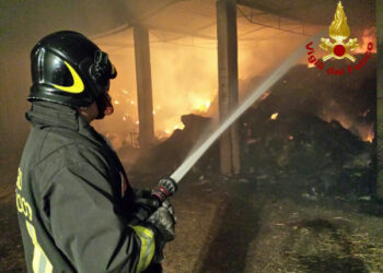 Incendio di un fienile a Cutro