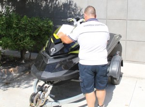Acquascooter sequestrato a Cutro