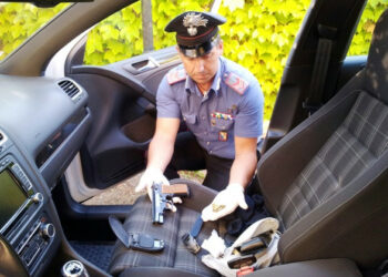 Armi e droga, operaio 25enne di Isola finisce in manette