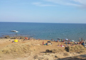 Barca a vela arenata nell'Area Marina Protetta di Capo Rizzuto