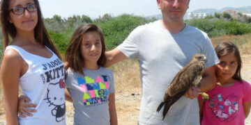 Cacciatore salva poiana nella pineta di Ciro’ Marina