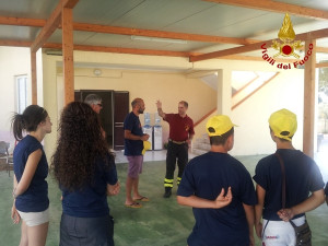 Comandante Vvf incontra i ragazzi del campo scuola di Isola (2)