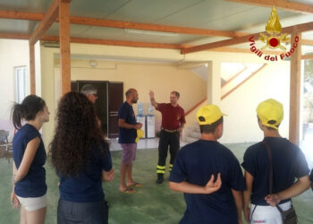 Comandante Vvf incontra i ragazzi del campo scuola di Isola