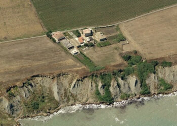 Nuovo villaggio turistico a Capocolonna, Sel: fermare violenza coste