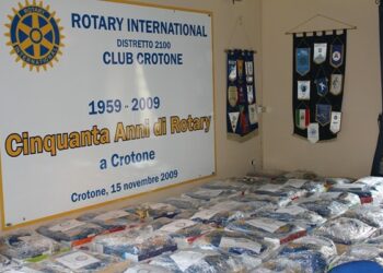 Dal Rotary Crotone 50 pacchi alimentari per le famiglie bisognose