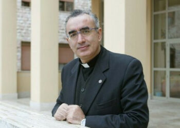 Poesia sotto l’ombrellone: con Mons. Stagliano’ tutto riconduce a Dio