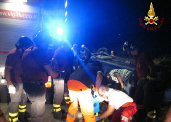 Donna perde il controllo dell’auto, volo di 7metri