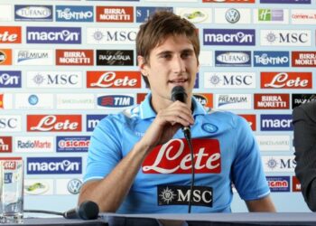 Napoli, un club italiano su Fernandez